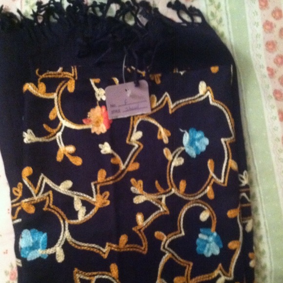 Nevy blue shawl.