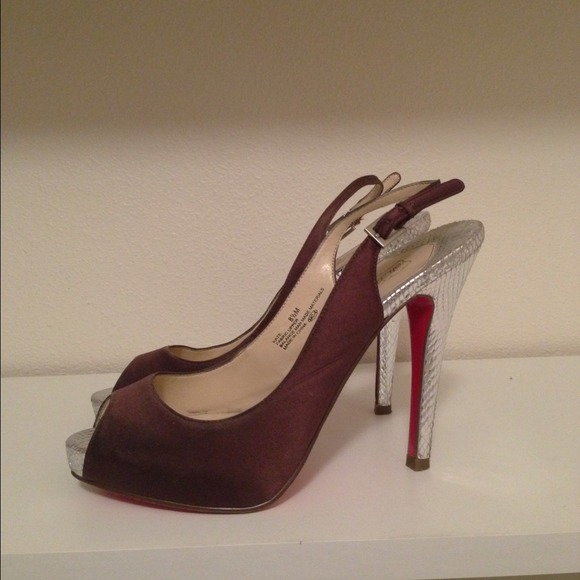 *REDUCED* Oh Deer!  Brown satin/leather stilettos.