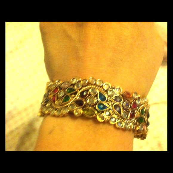 Bangle with multicolor kundan work