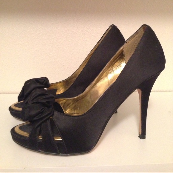 **REDUCED** Steven by Steve Madden Satin heels