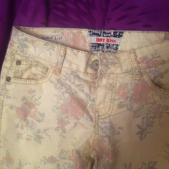 HOT KISS brand skinny jeans. Floral print!