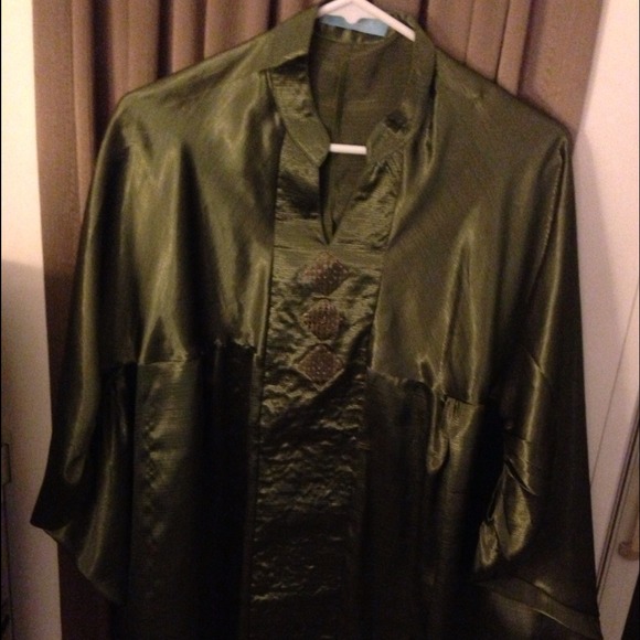 Butterfly green top - Picture 1 of 3