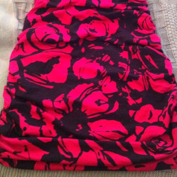 Sold 🎉Pink and black floral dress from Expres - Picture 2 of 4