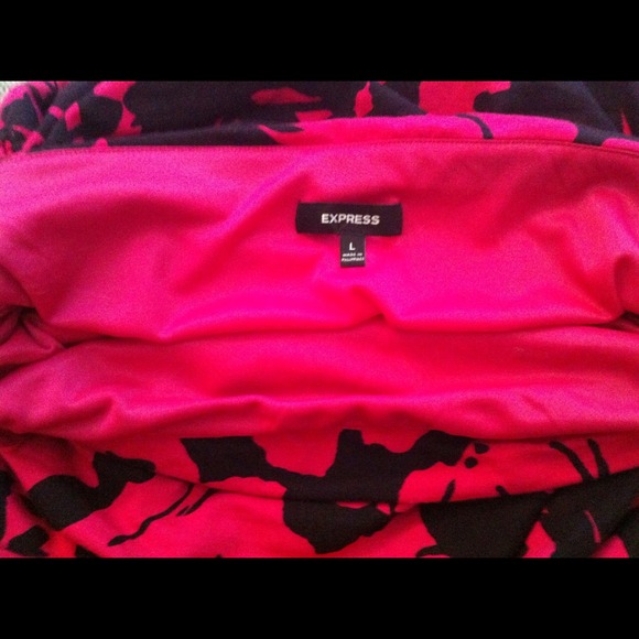 Sold 🎉Pink and black floral dress from Expres - Picture 4 of 4