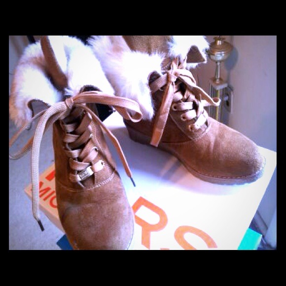 Girls Michael Kors Boots... Hot hot hot...SOLD