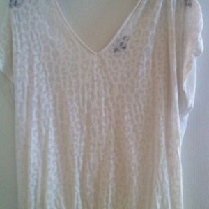 SOLD🎉Short sleeved top from Express