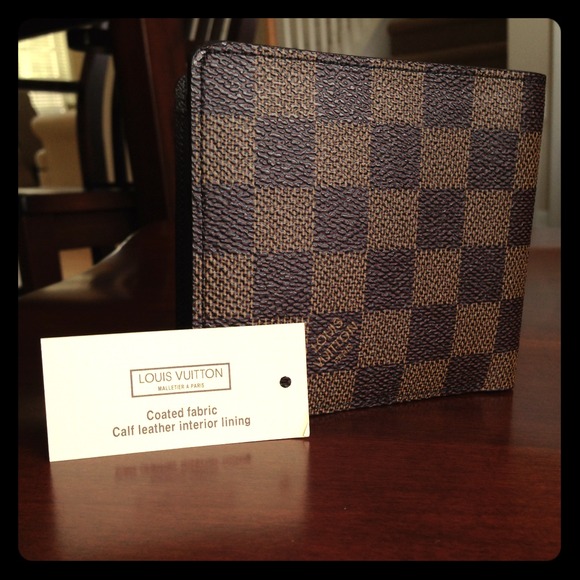 ****RESERVED*Designer inspired bill fold.  No box.