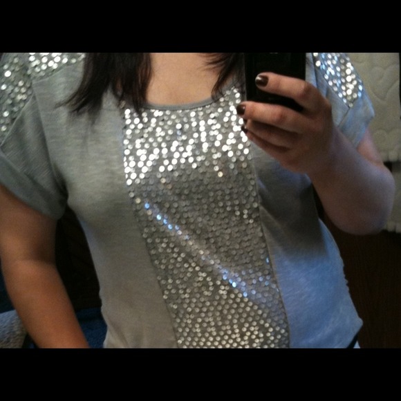 Grey short sleeve, with silver sequins!