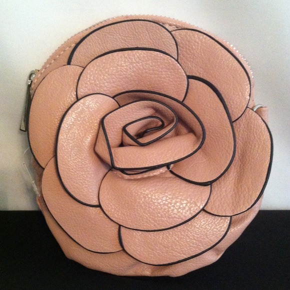 Handbags - 🎀Sold🎀Rose Flower Clutch