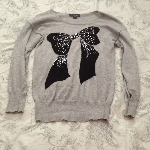 💢SOLD💢Grey bow sweater