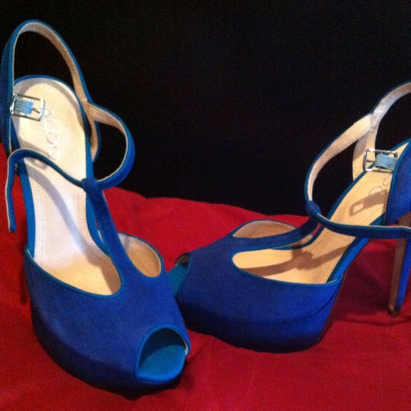 Beautiful blue shoes 💙