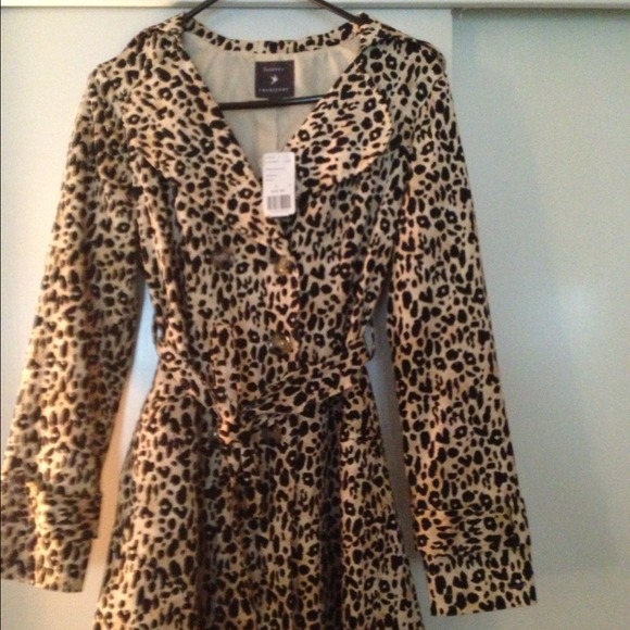 ✨SOLD✨Forever21 Cheetah print trench.