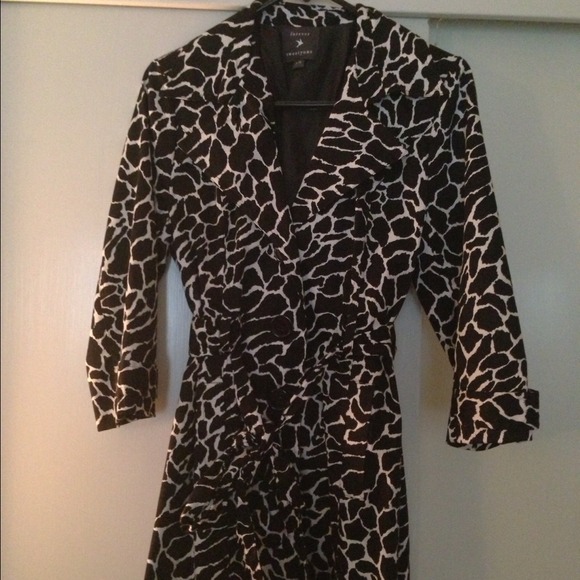✨SOLD✨Forever21 Giraffe print trench