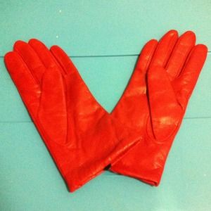NWOT ladies leather gloves