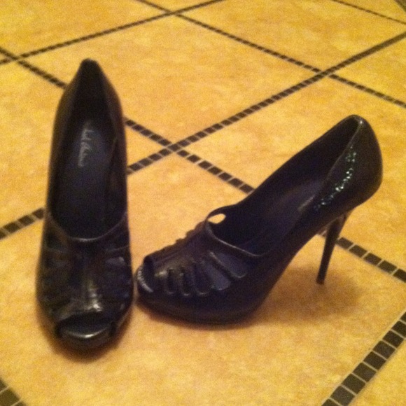 Navy Blue Heels! Size 7