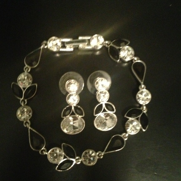Black & Silver Bling Bracelet w/ matching Earrings