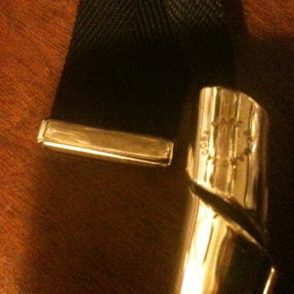 ❌Unavailable❌ MARC JACOBS ORO STATEMENT NECKLACE - Picture 2 of 3