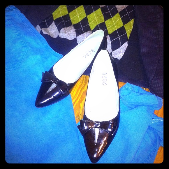 BCBG black patent flats size 6 - Picture 1 of 4