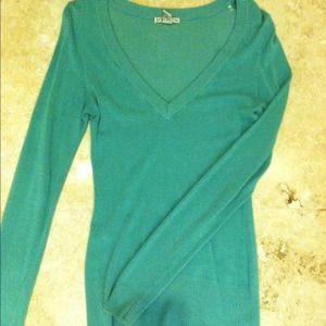 🎀 Sold in bundle. Green sweater