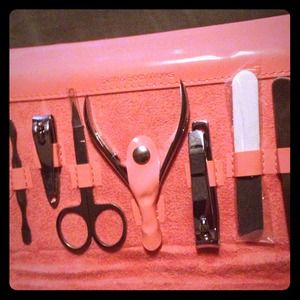 Nail/grooming kit