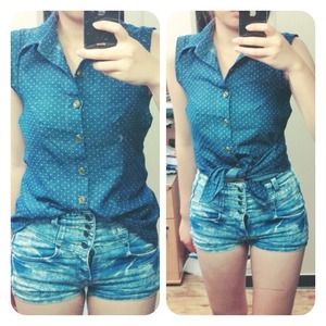 💢SOLD💢🆕Sleeveless polka dots denim shirt