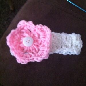 Crocheted Headband with rounded 5 petal Flower.