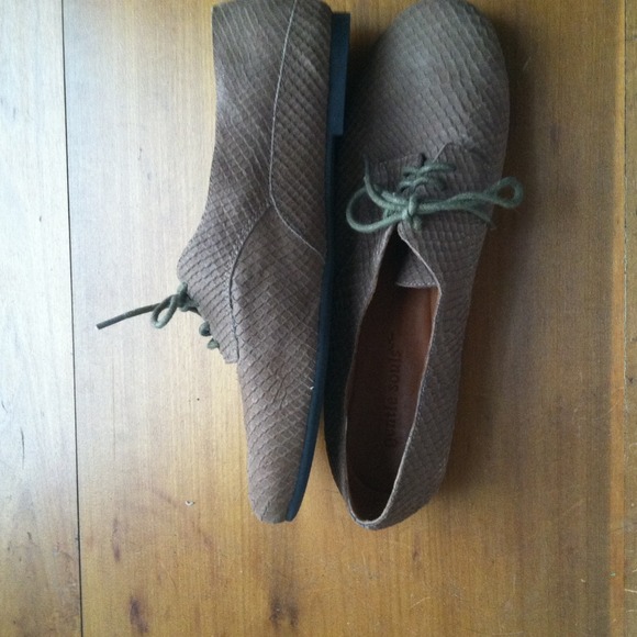 ON HOLD Gentle Souls by Kenneth Cole oxfords
