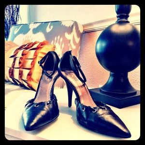 BCBG Ankle-strap stilettos: Sz. 8.5