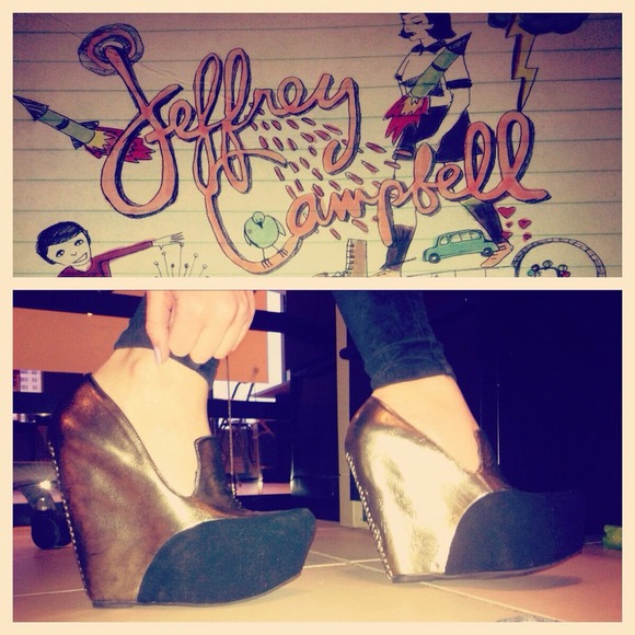 🌟REDUCED🌟Jeffrey Campbell sz 8 Black/Gold Wedge