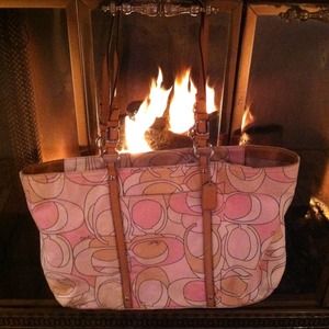 Coach pink purse:)