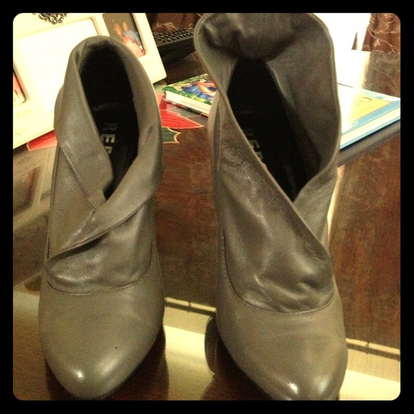 Report booties