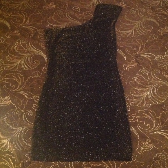 One shoulder gold glitter dress