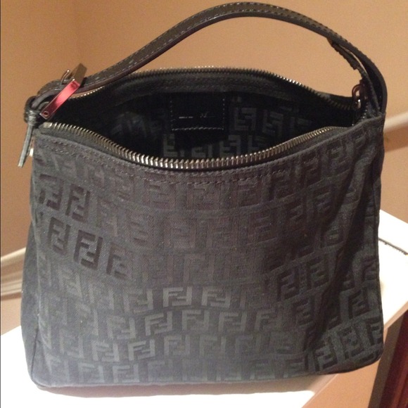 🌹🌹SOLD🌹🌹Authentic Fendi small bag