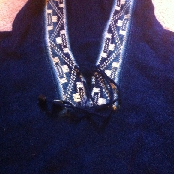 Bundled - Authentic Blue Peruvian Alpaca Sweater - Picture 2 of 4