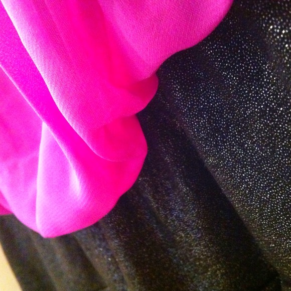 ✋SOLD✋*NEW* Pink & Black cocktail dress. (NWOT) - Picture 2 of 4