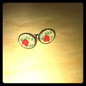 Floral earrings.