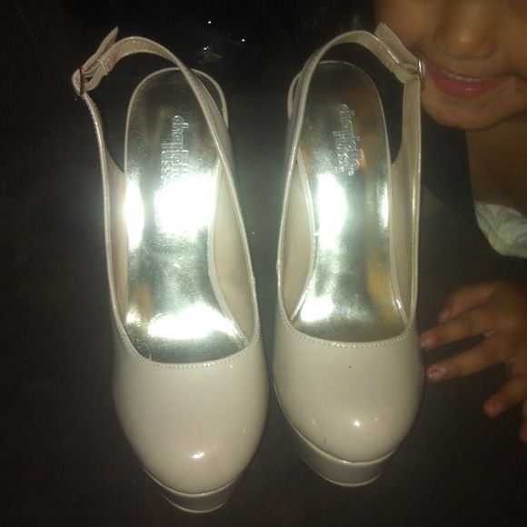 ***SOLD**** nude heels nd black bakers heels