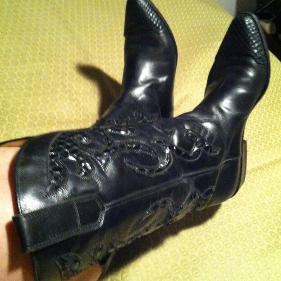 Galo Italian-made Boots - Picture 2 of 4