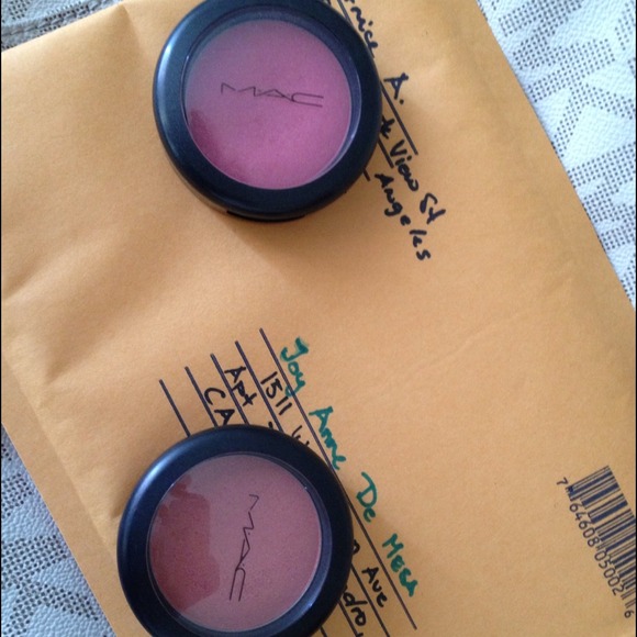 💄SOLD💄 @kisseypoo