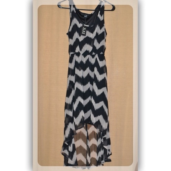 🎀BUNDLE- Hi Lo Chevron Print Dress & 2 Sunglasses