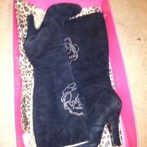 Betsey Johnson Voyage black boots size 8 1/2