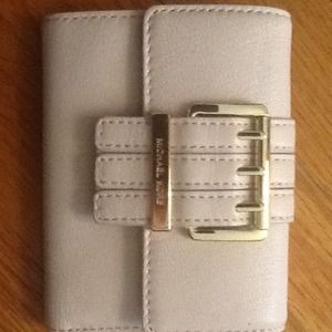 Blush Michael kors wallet