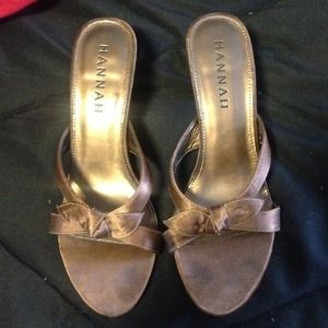 Slip on brown/gold short high heel