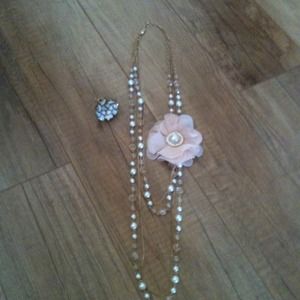 Flower necklace and ring. Lt pink and pearl