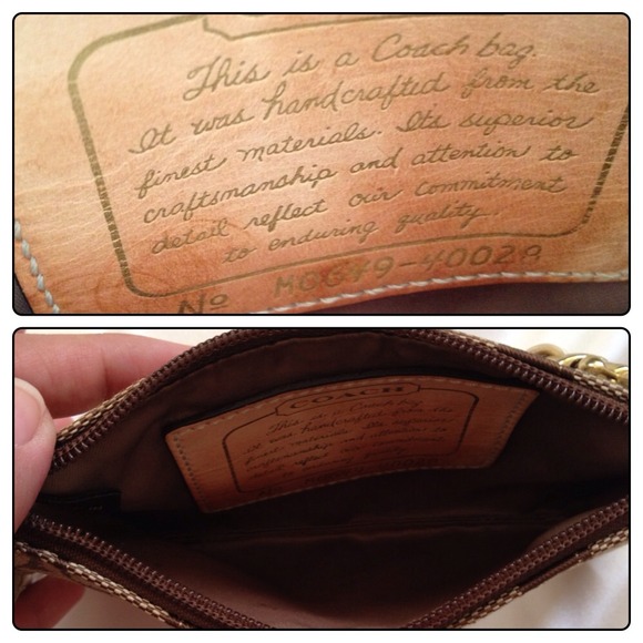 💢Sold in bundle💢Coach signature wristlet - Picture 3 of 4