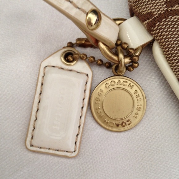 💢Sold in bundle💢Coach signature wristlet - Picture 4 of 4