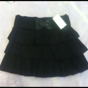 ✨BRAND NEW! Black skirt with black belt✨