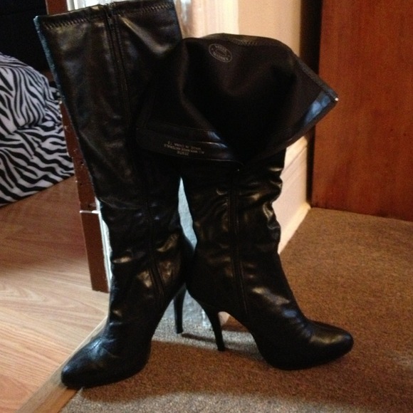 Boot - Picture 1 of 2