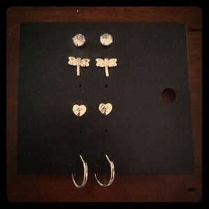❌SOLD❌Six pairs of earrings