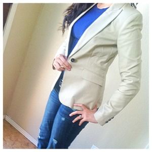 Beautiful casual/chic blazer.